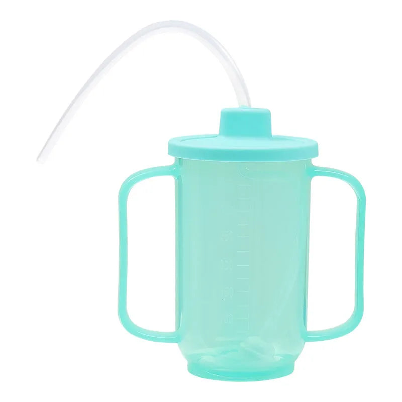 Oblique mouth choke-proof bed care drinking cup with handle and lid for adults.