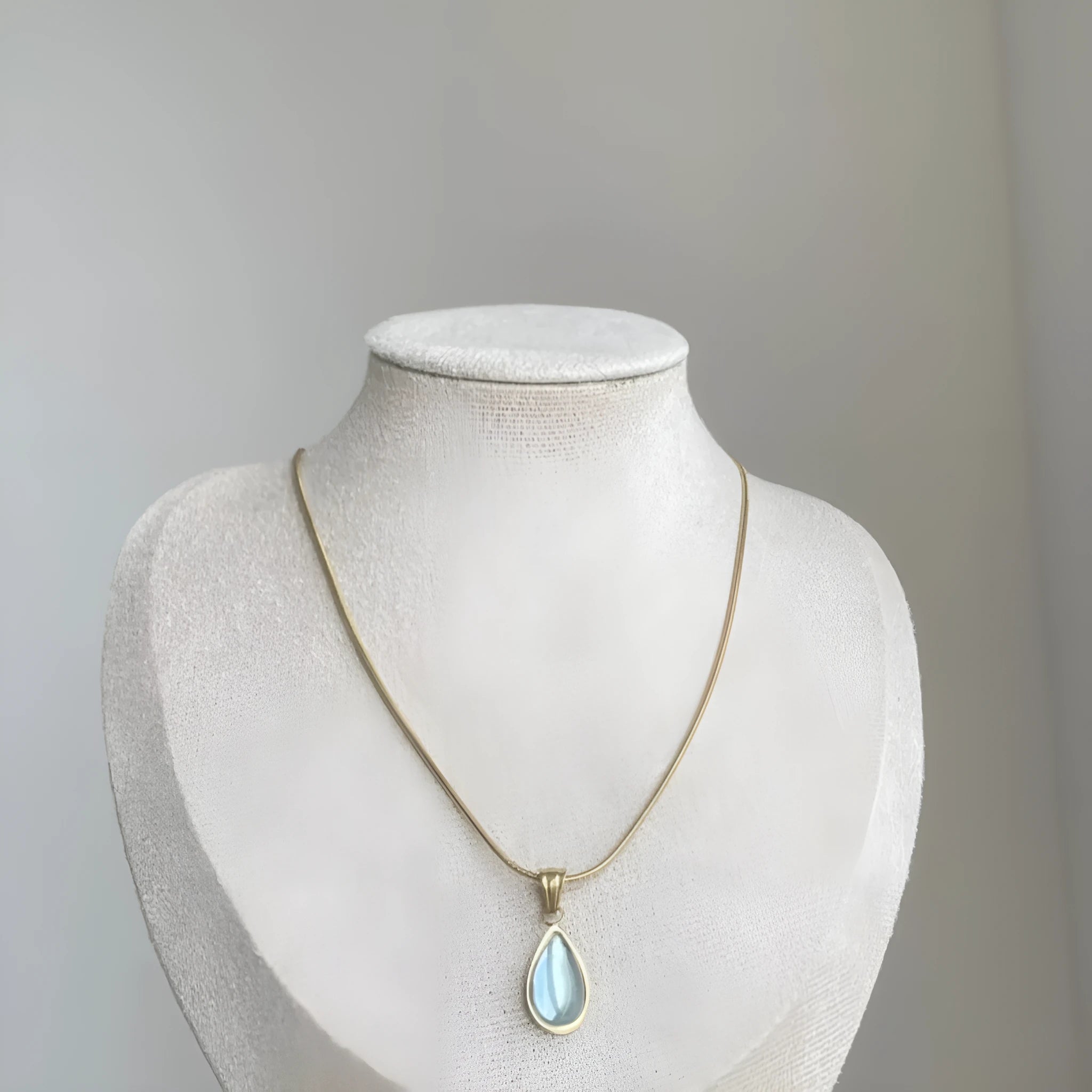 Retro water drop necklace with mixed gem inlay on a titanium steel snake bone chain in blue or green.