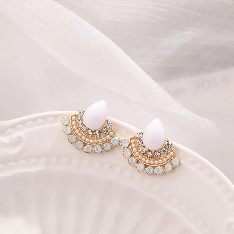 Retro fan-shaped geometric earrings with rhinestone detailing and electroplated silver finish