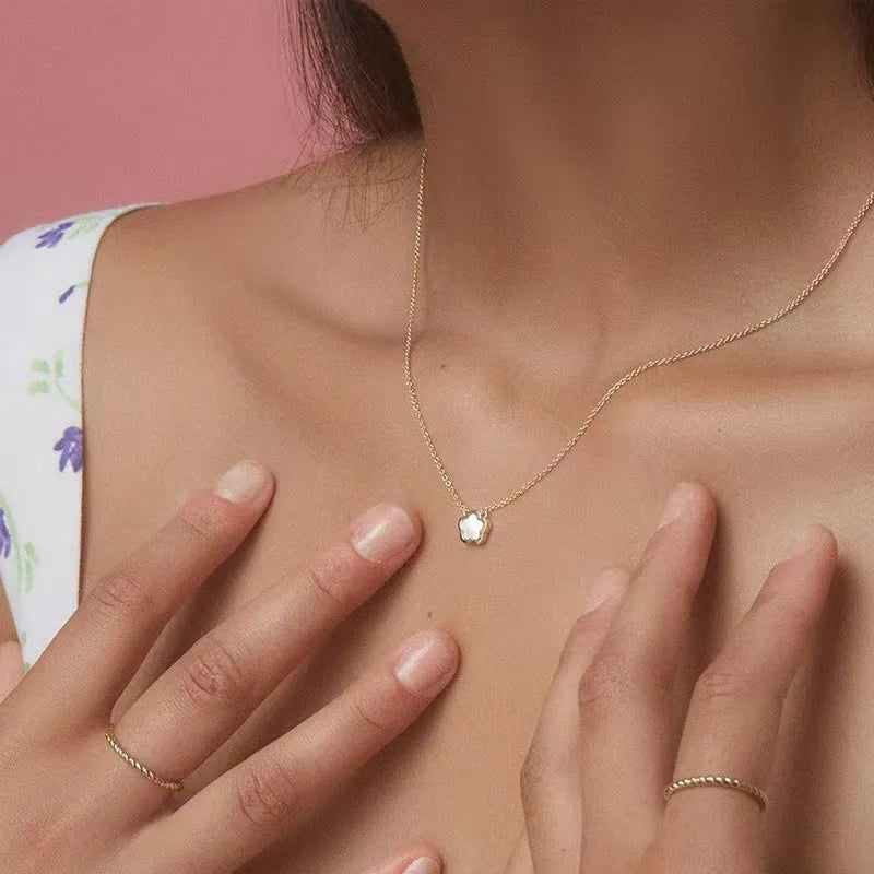 Mother of pearl shell flower necklace with copper chain in silver or gold finish