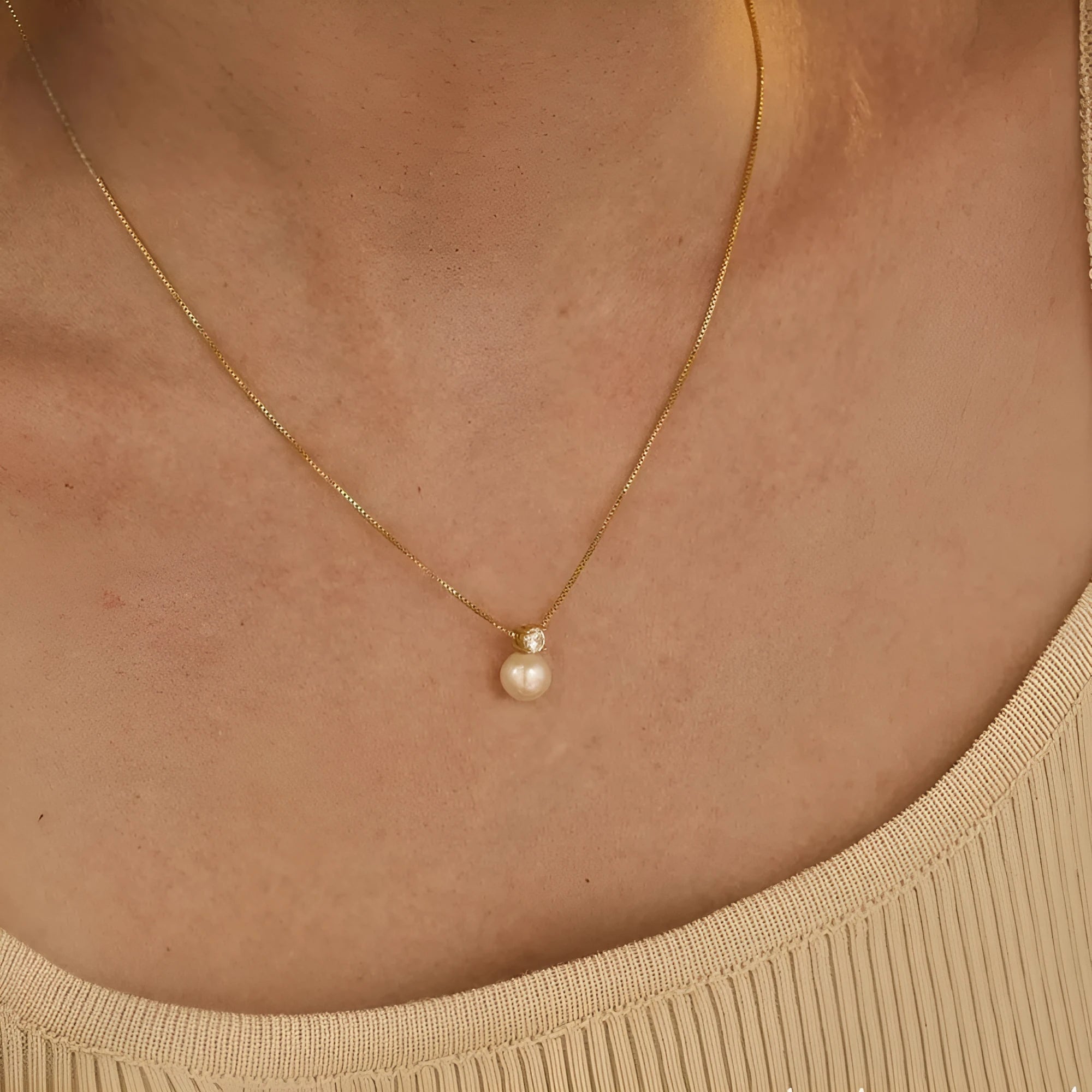 Women's stainless steel necklace with imitation pearl pendant and zircon accents