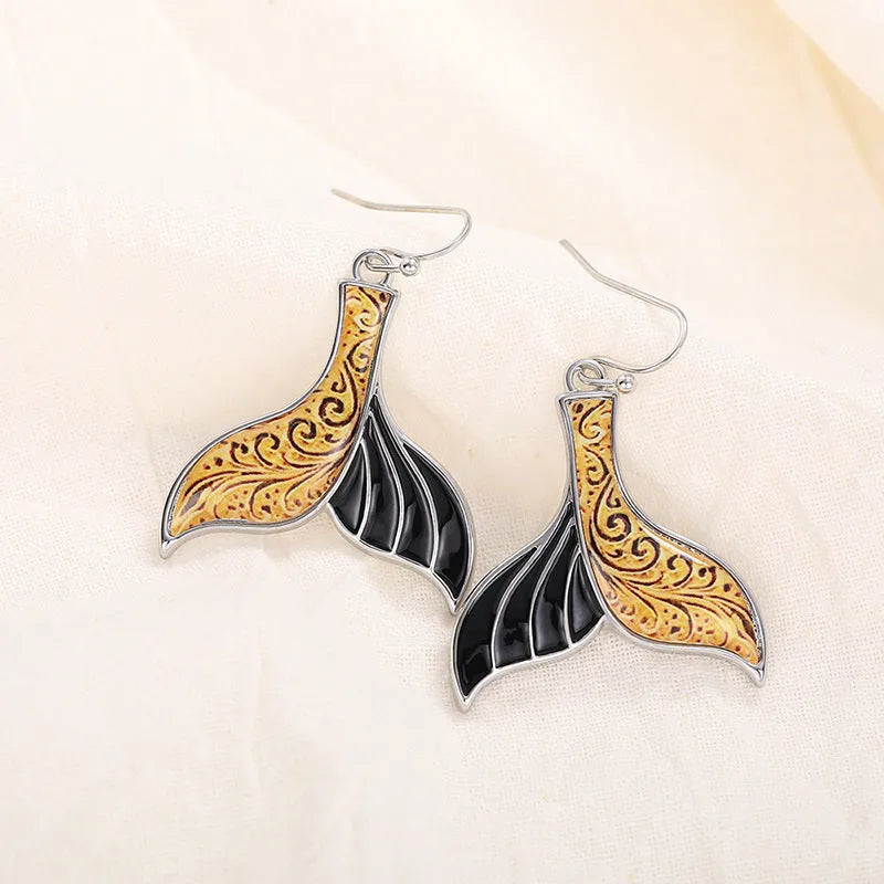 Women's fishtail earrings with whale motifs in white gold colour alloy jewellery