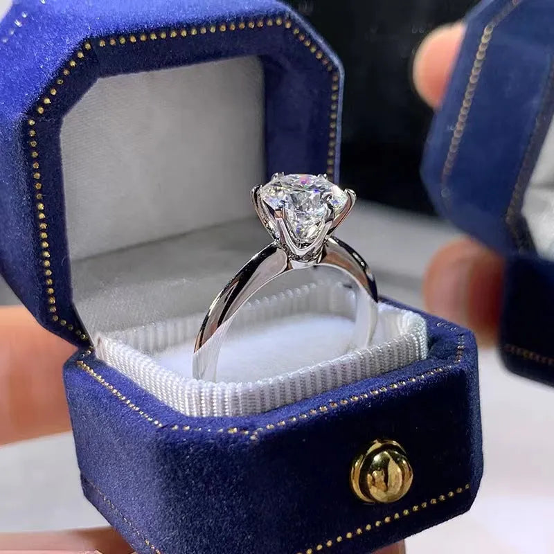 White gold plated women's ring with six-claw zircon setting and geometric design