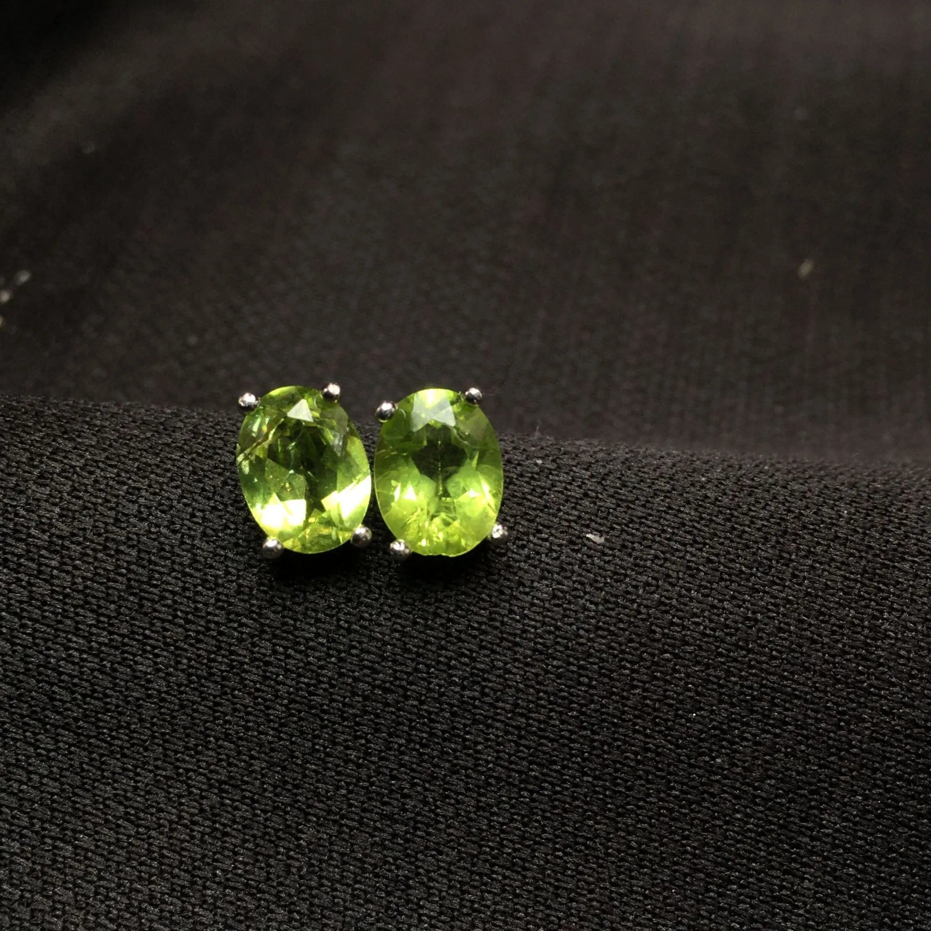 Natural olivine stud earrings in S925 silver with 6×8mm grass green faceted stones