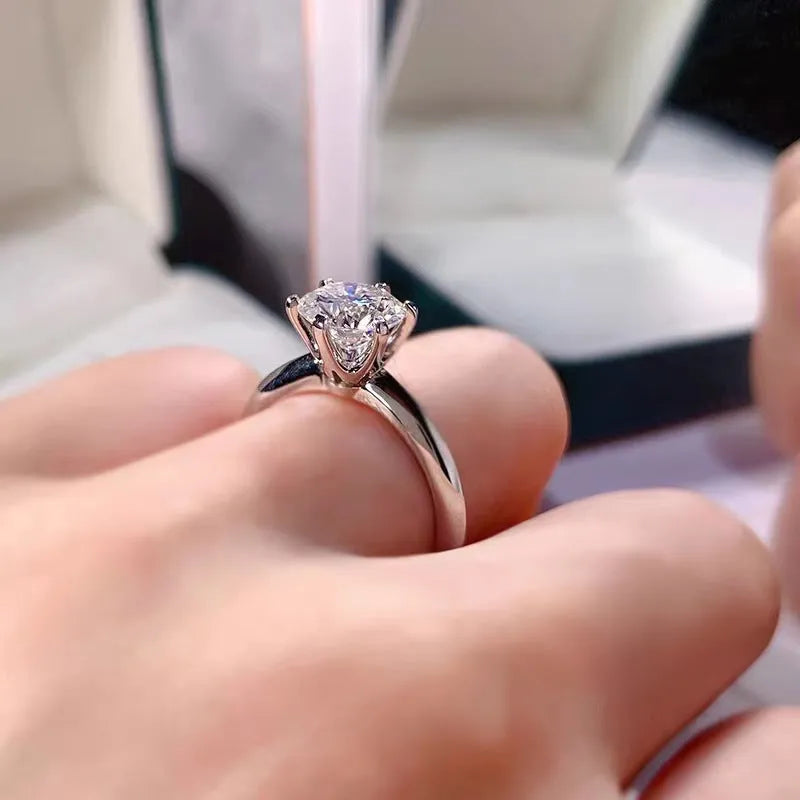 White gold plated women's ring with six-claw zircon setting and geometric design