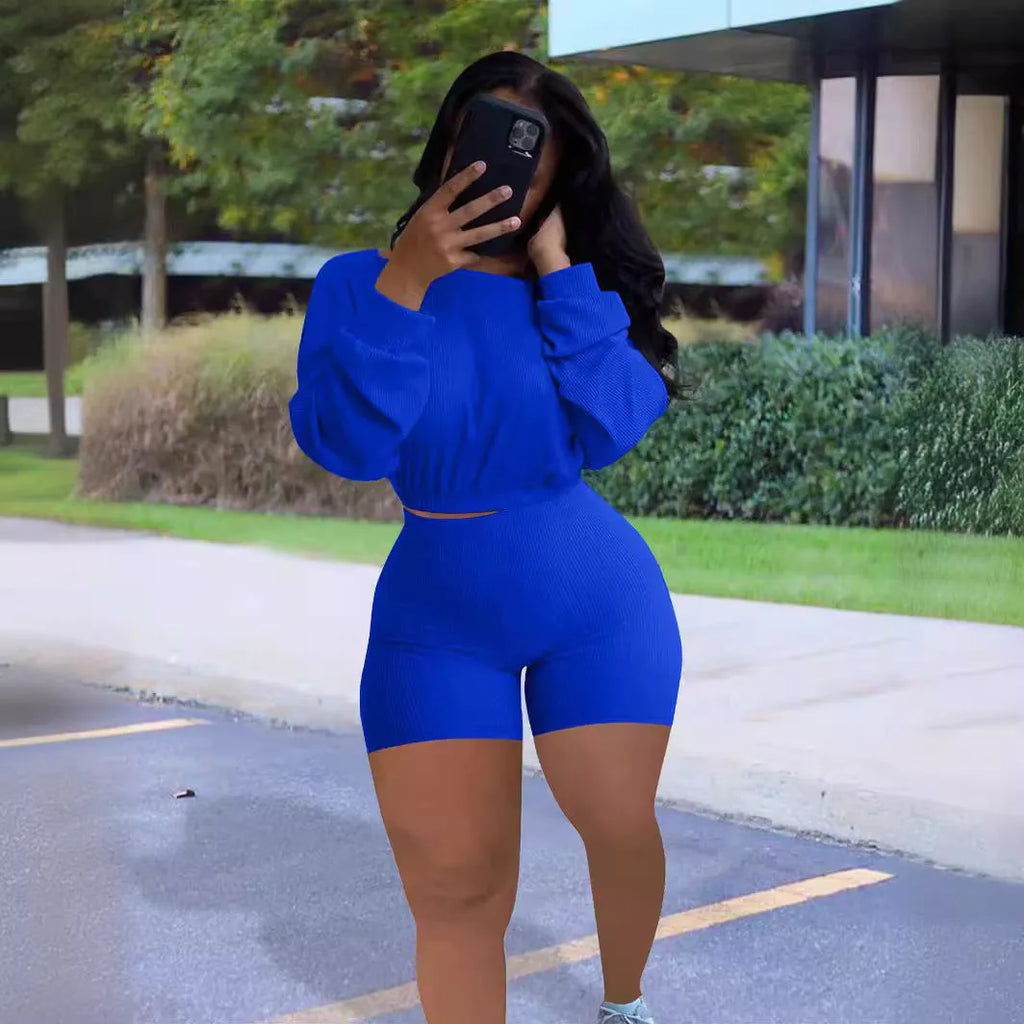 Women's off-shoulder two-piece set with long sleeves and matching shorts in solid colour