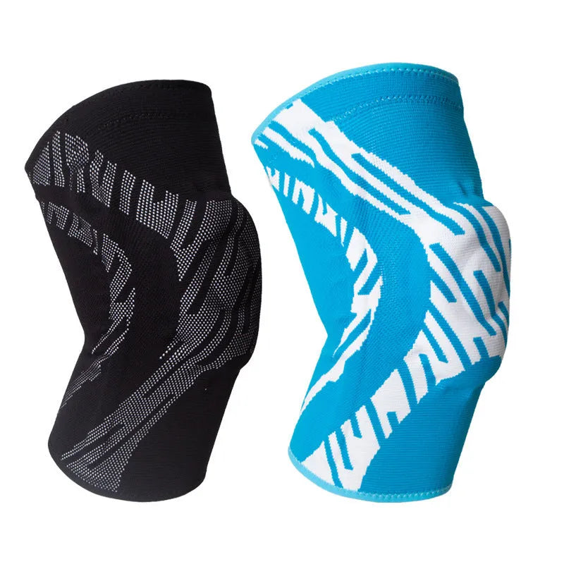 Men's pressurised basketball knee pads in black with compression support around kneecap