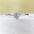 Minimalist crown-shaped silver ring with linear details in platinum or gold finish.