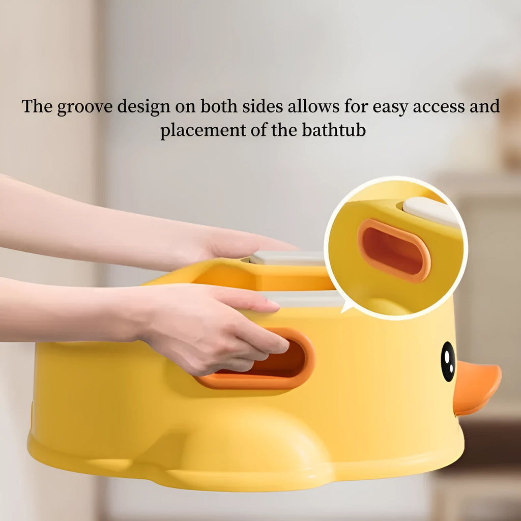 Duck-shaped blue PVC bathtub for washing dogs and cats on grass