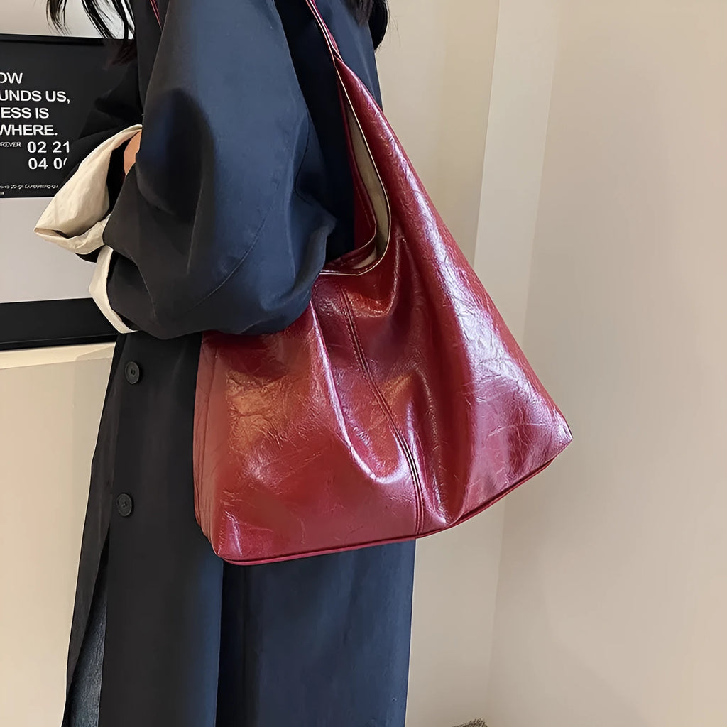 Soft PU leather shoulder bag with large capacity and sewing thread street trend detailing