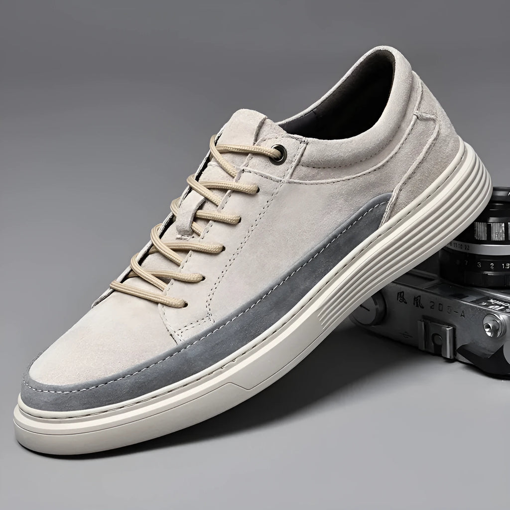 Men's grey casual skate shoes made of pigskin leather with a rubber sole and front lace-up.
