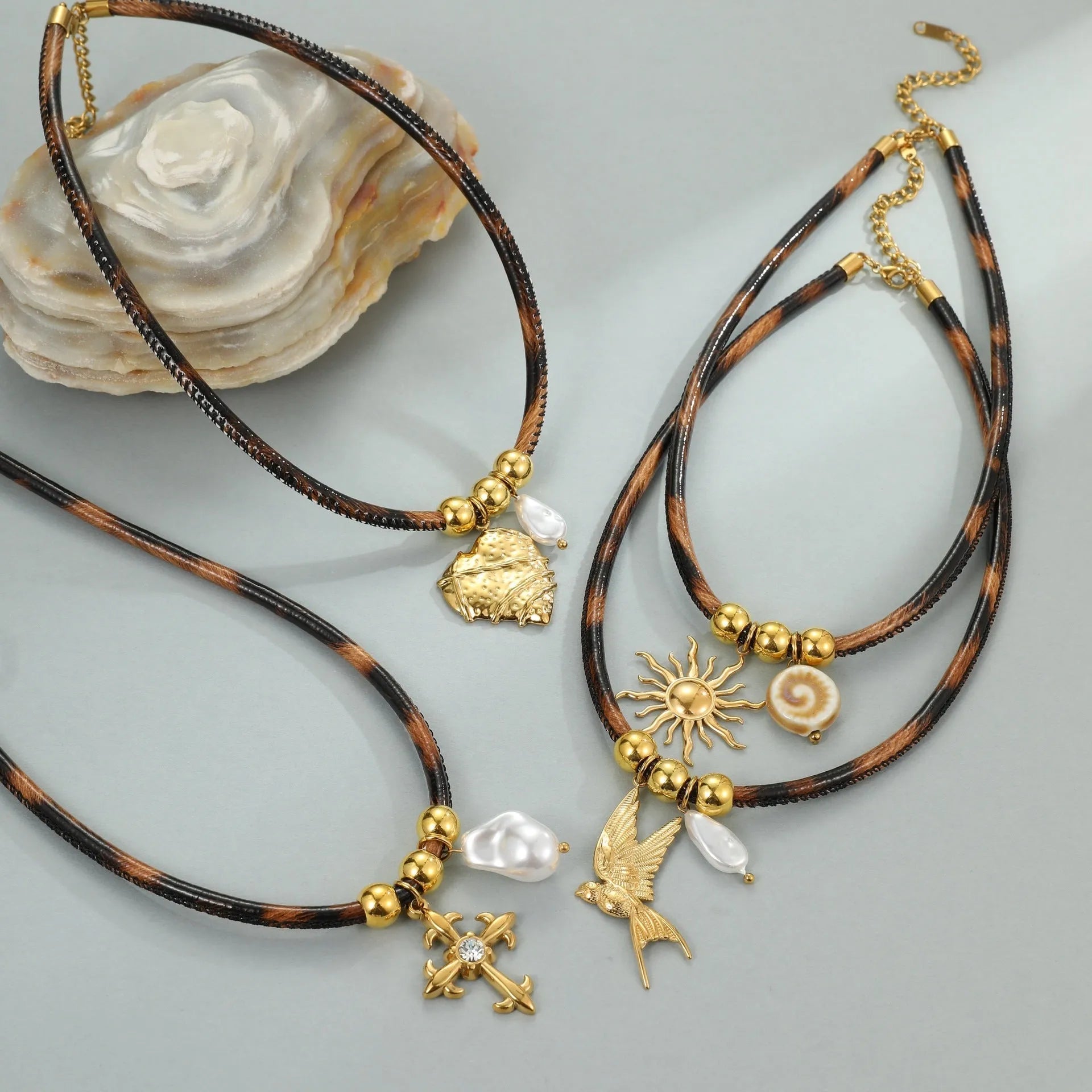 Leopard geometric pendant stainless steel necklace with electroplated 18K gold finish