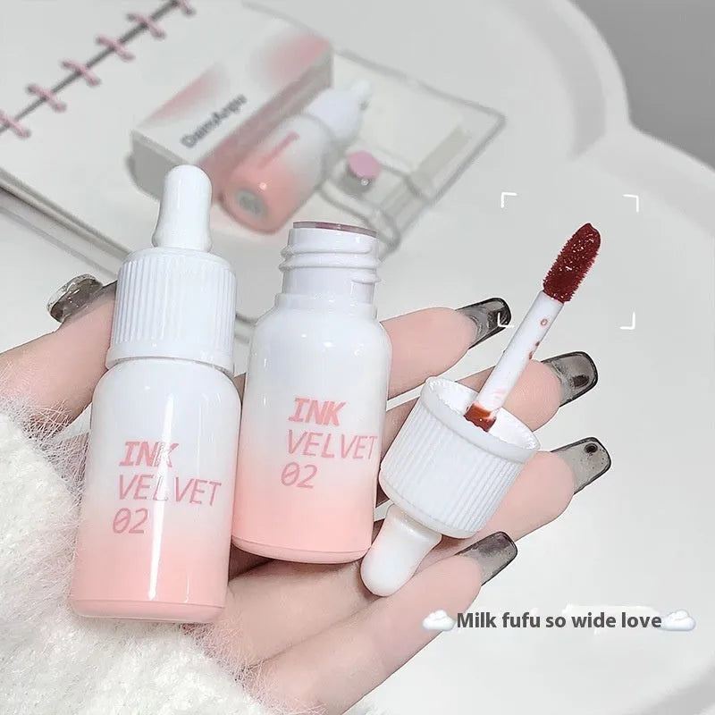 Mirror Lip Lacquer moisturising lip colour in milk huhoo series with 3.5g net content