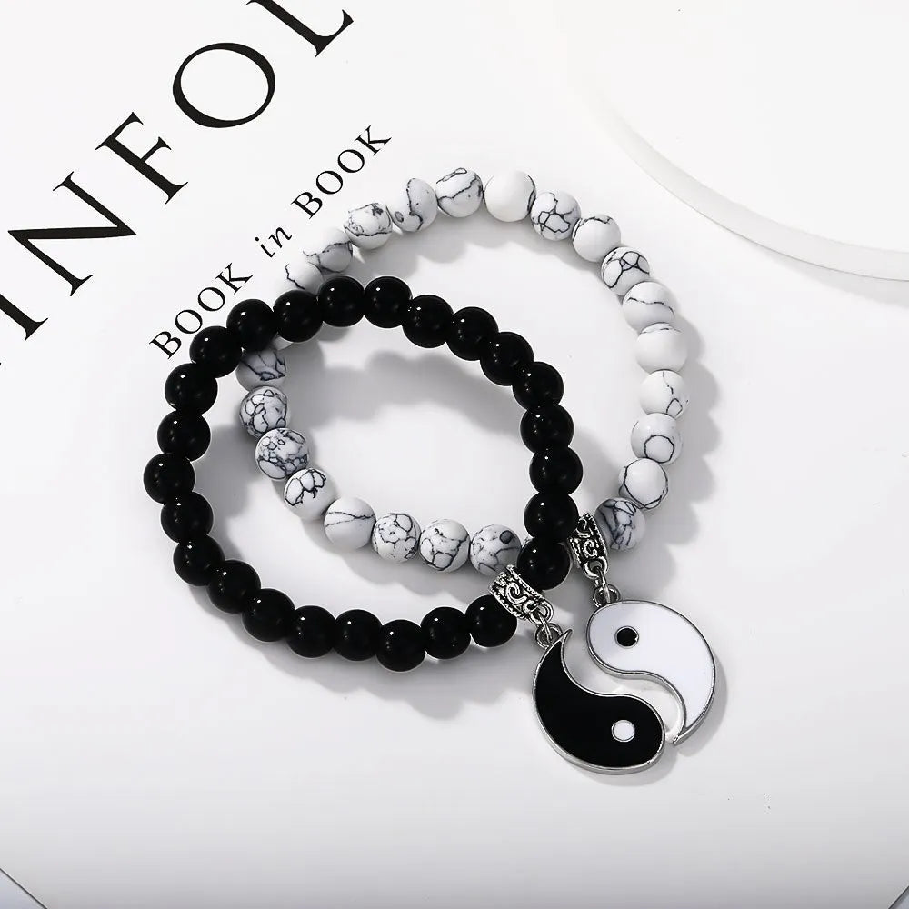 Geometric eight-diagram shaped alloy appetizer bracelet with electroplated finish in four colour variants
