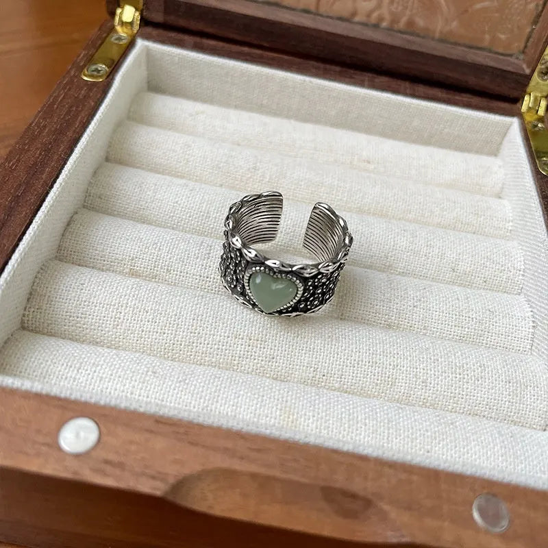 Retro adjustable heart-shaped ring in white copper plated silver with love design elements
