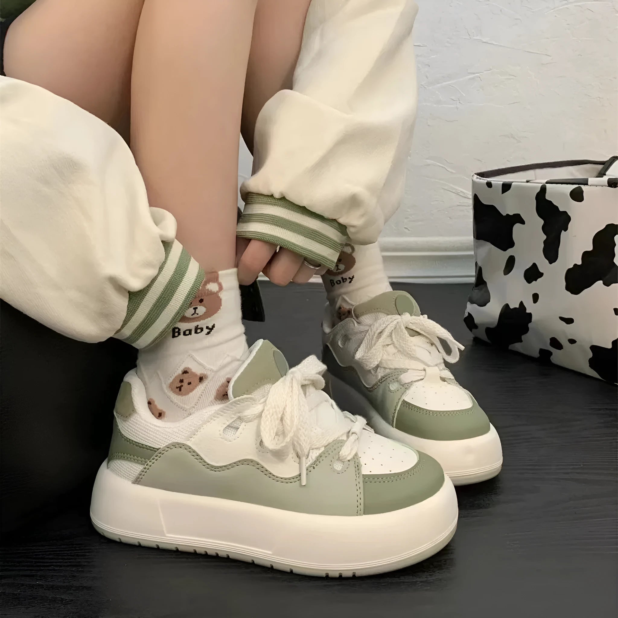 Green women's flat casual shoes with PU mesh upper and round toe on a non-slip sole.