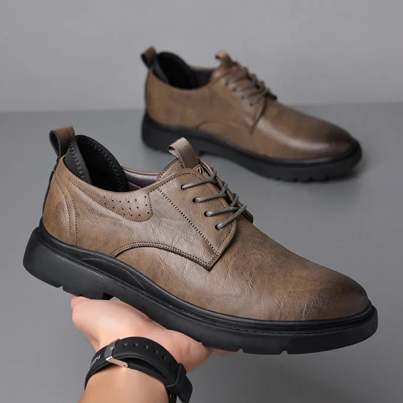 Men's black and brown leather casual shoes with a cowhide upper and rubber sole.
