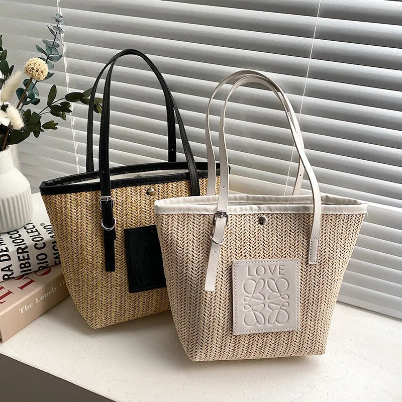 Women's straw woven shoulder bag in European retro style with three-dimensional pocket and sewing thread detail