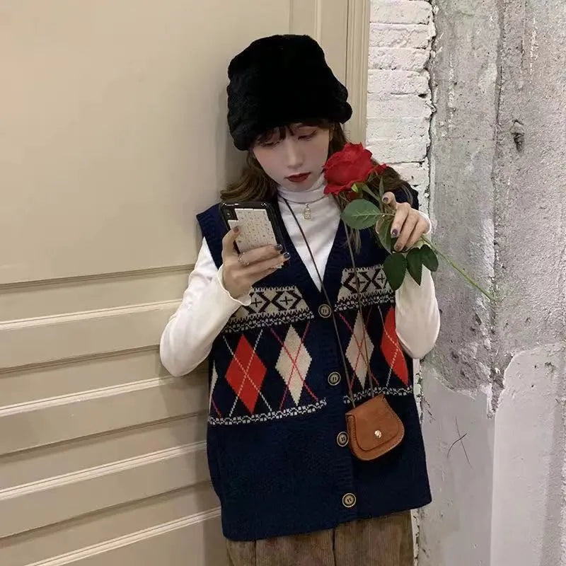 Diamond plaid pattern sleeveless cardigan top in loose free-size fit