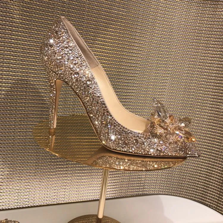 Women's gold high heels with pointed toe, stiletto heel and rhinestone sequin decoration