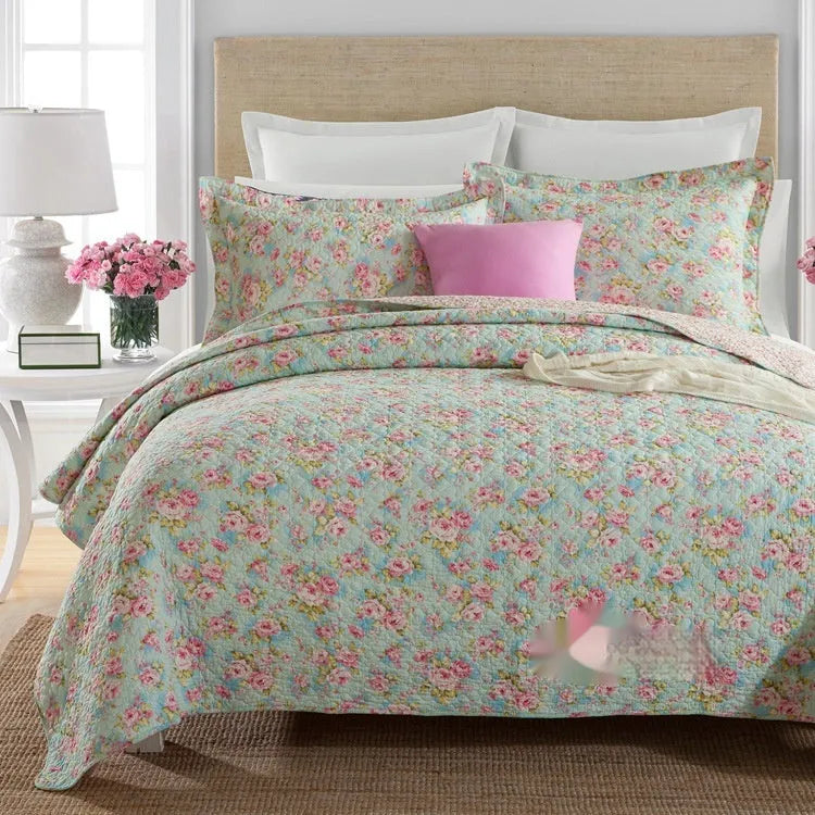 Quilted cotton bed cover set with printed pattern including bedspread and two pillowcases