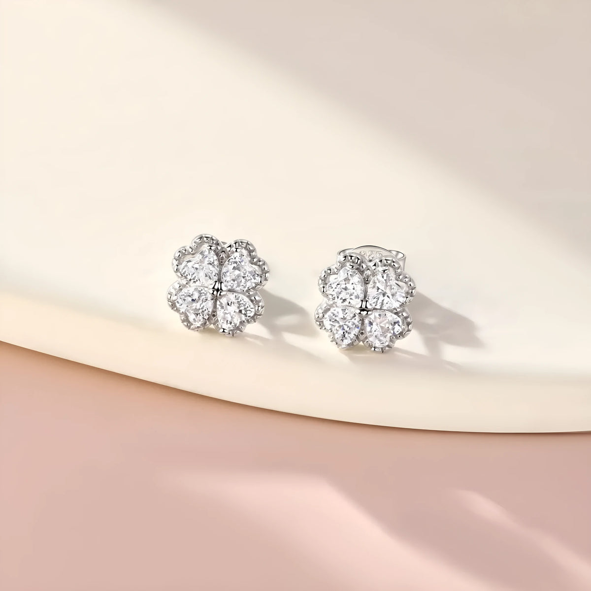 925 silver heart-shaped earrings with four-leaf clover motifs and zircon stones in white gold colour
