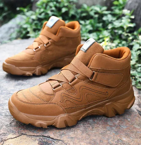 Men's canvas lace-up casual shoes in multiple colours with traditional lace-up closure