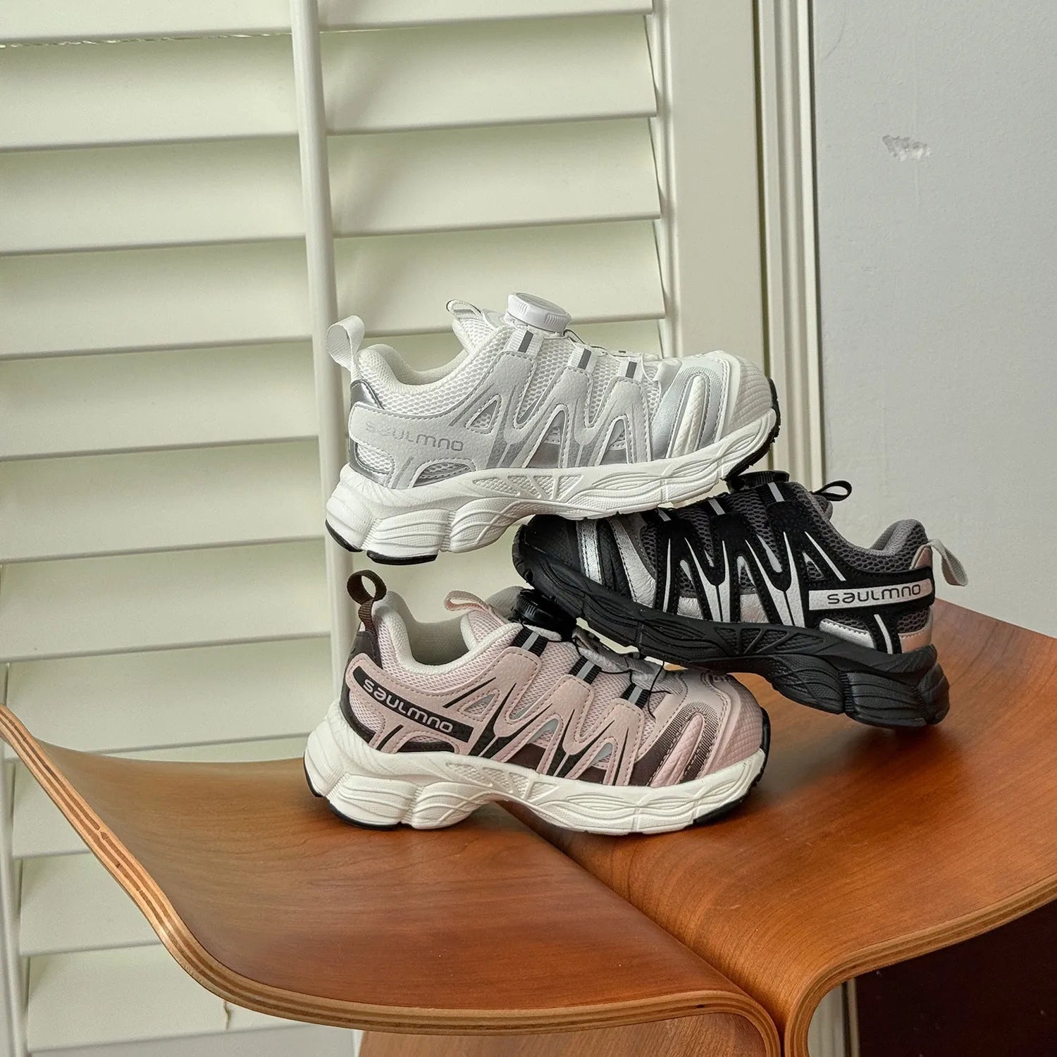 Fashion girls casual shoes in beige, black, or pink with breathable PU leather mesh uppers