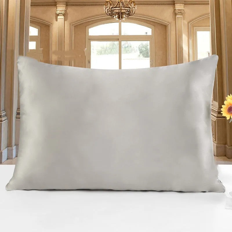 Double-sided 19 M silk pillowcase in a choice of 14 colours and three sizes.