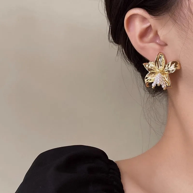 Golden H1795 pearl flower earrings with Seiko-treated metal and floral design