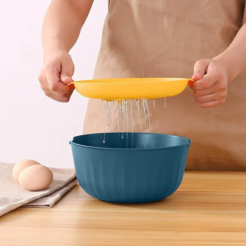 PP plastic egg yolk and white separator in blue yellow, Nordic green, or apple red for home kitchen use