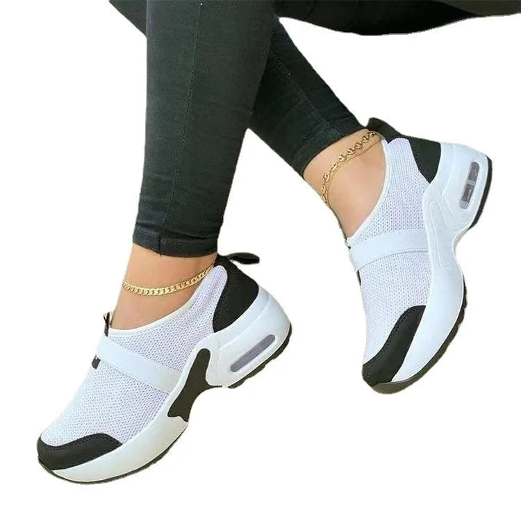 Women's flat mesh sneakers in light grey with round toe and colour stitching on a rubber sole.
