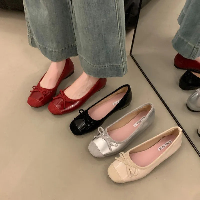Women's retro ballet flats with square toe and bow detail in Mary Jane style