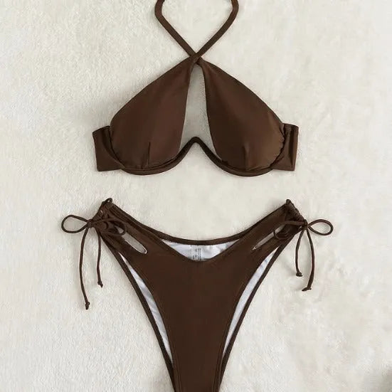 Women's halter neck bikini swimsuit in solid colour with briefs design