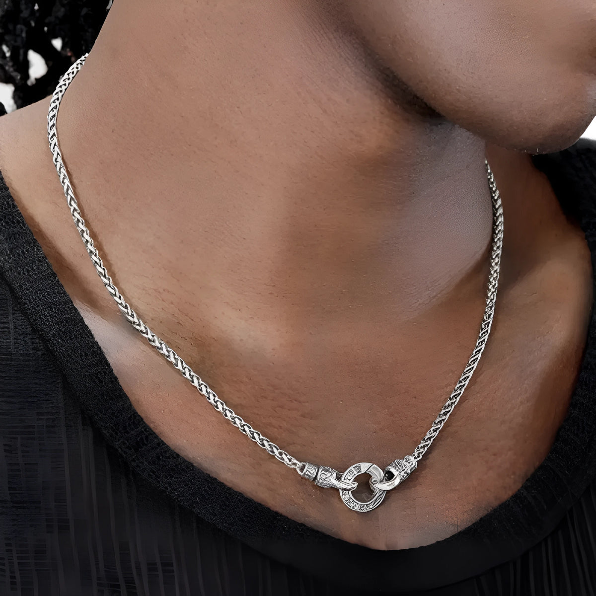 S925 sterling silver clavicle necklace for women on a white background, showing pendant detail.