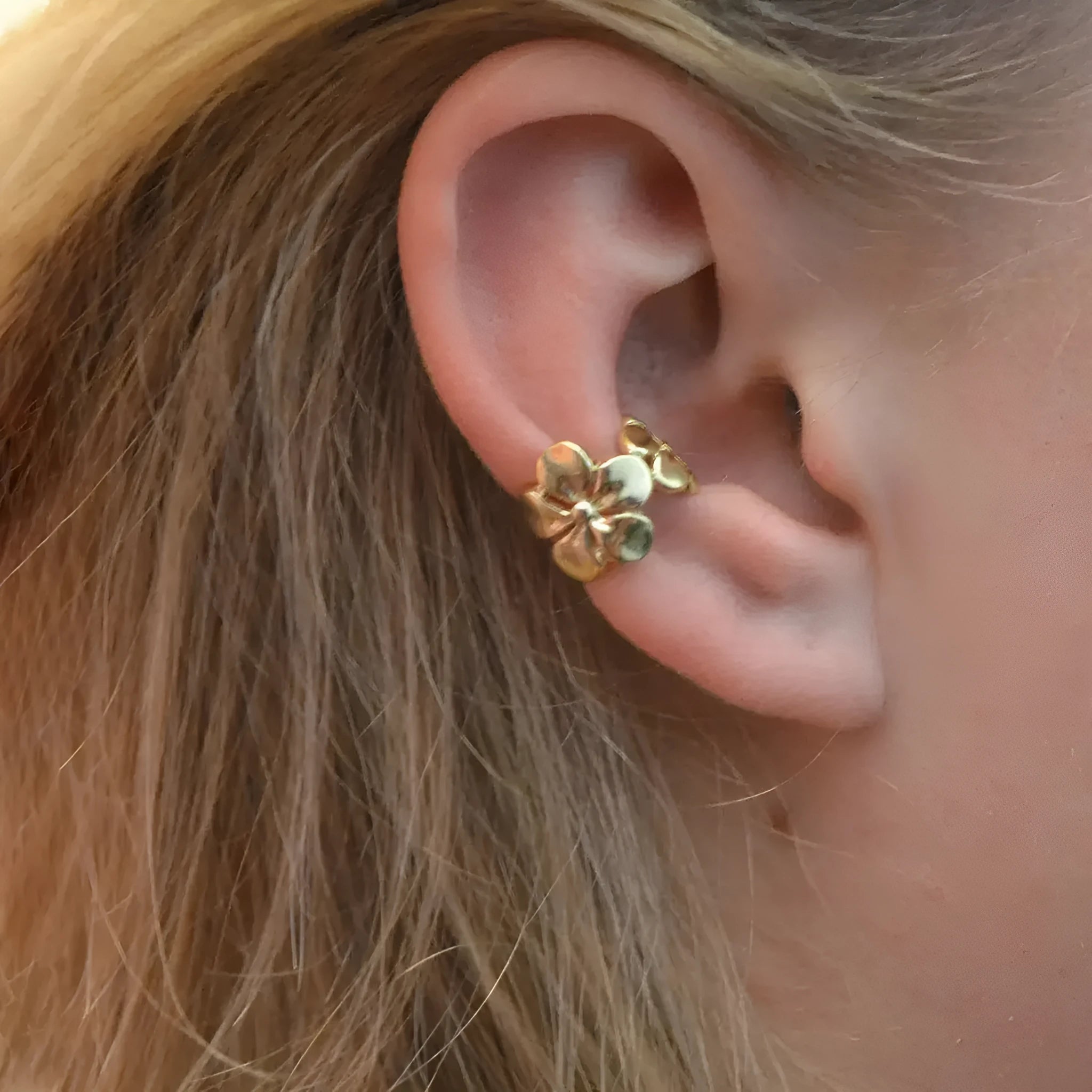 Gold starfish scallop eardrop earrings with conch design elements