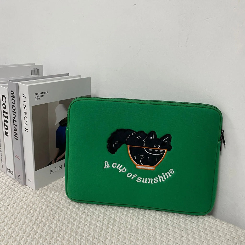 Embroidered animal design laptop sleeve in polyester for 13 to 15 inch laptops.