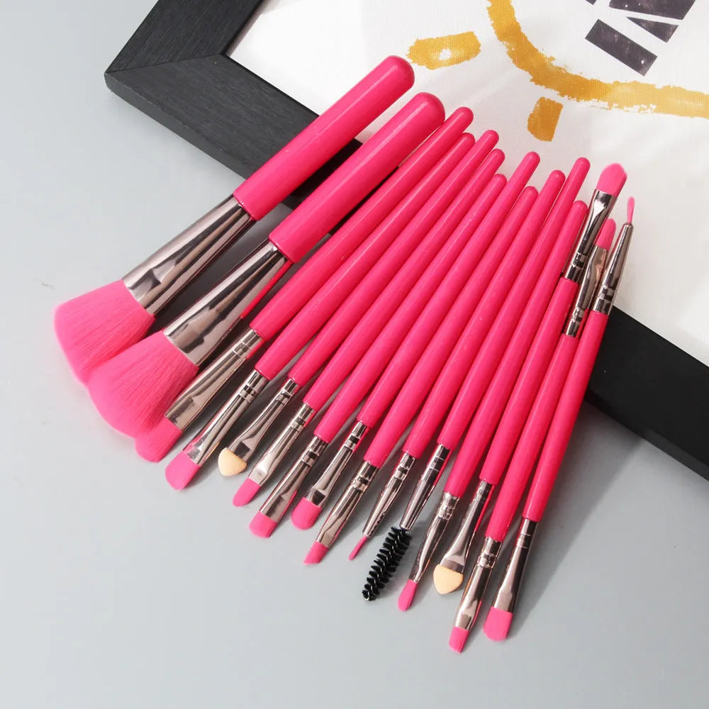 MAANGE 18-piece makeup brush set showing fan-shaped brushes and varied brush shapes