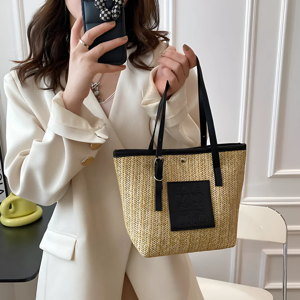Women's straw woven shoulder bag in European retro style with three-dimensional pocket and sewing thread detail