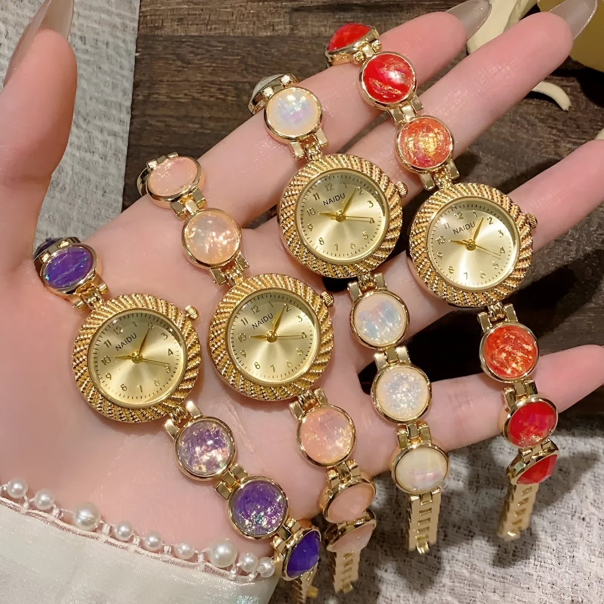 Women's quartz wristwatch with 25mm round dial and spiral crown in various colours