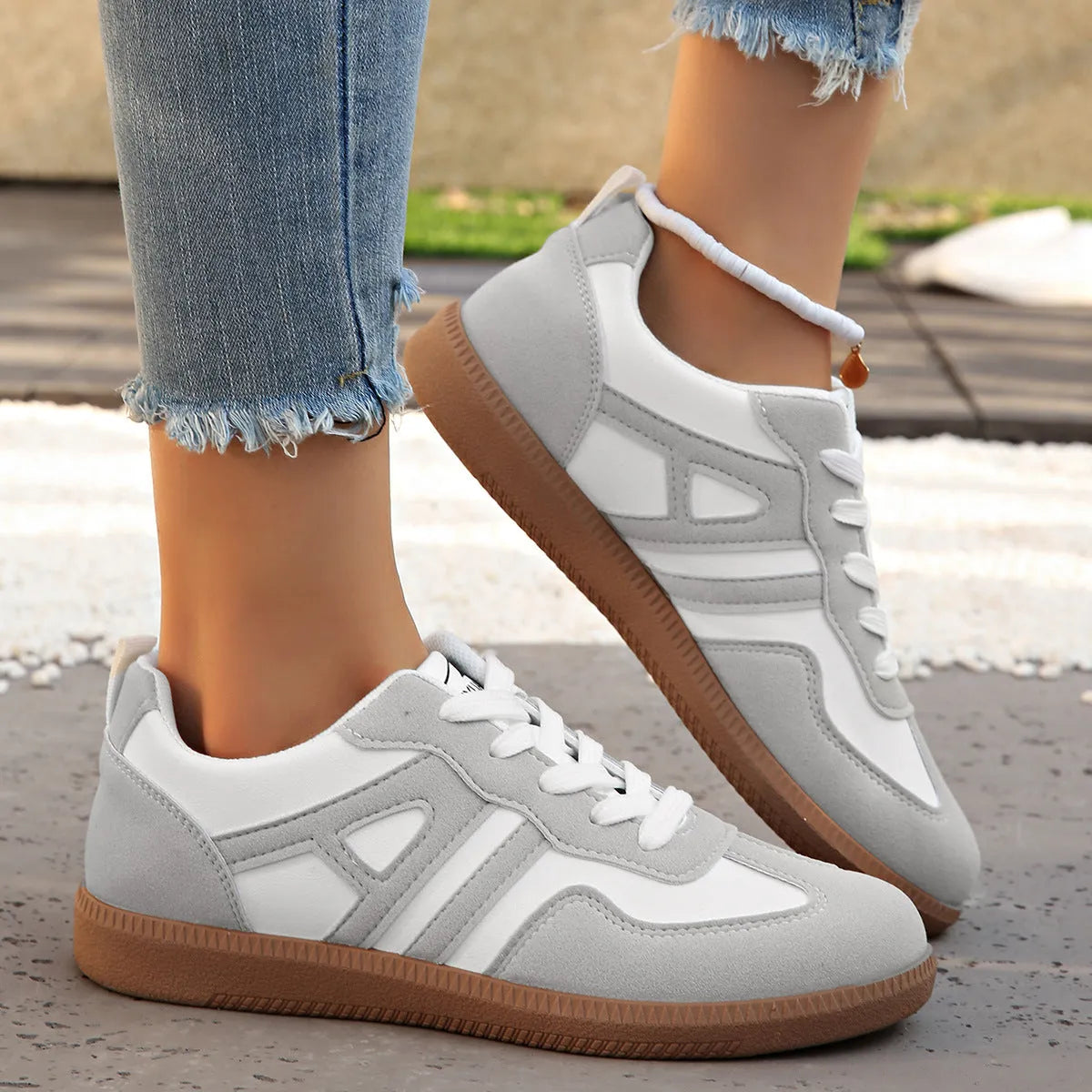Women's retro colour matching jogging shoes with lace-up design and platform sole