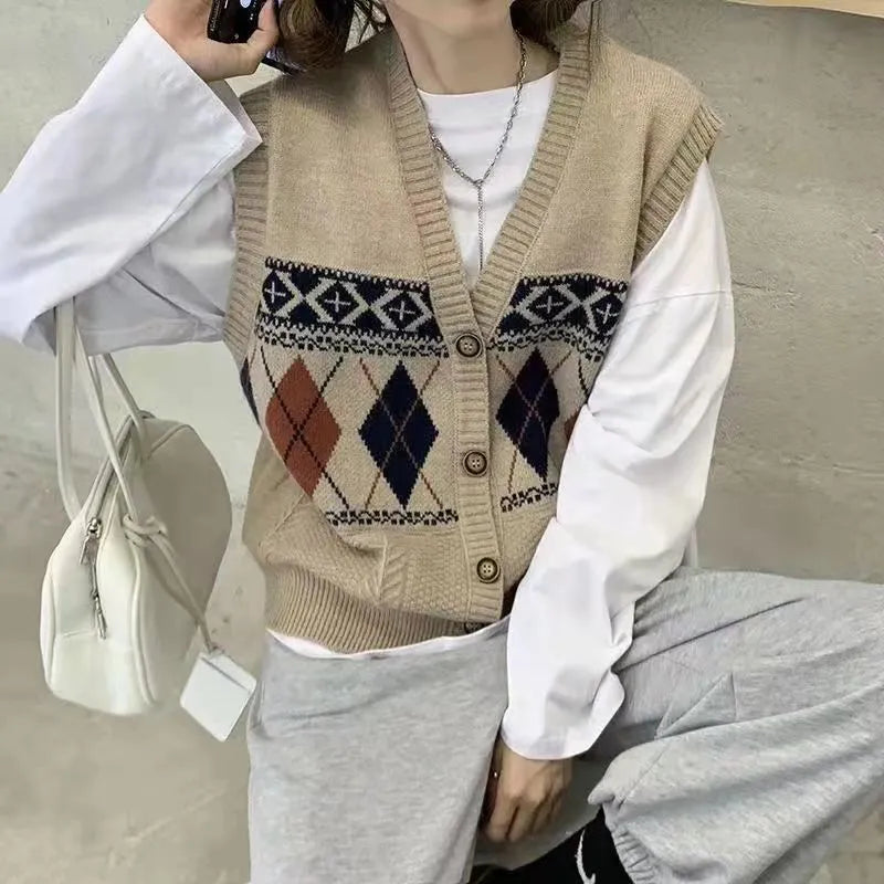 Diamond plaid pattern sleeveless cardigan top in loose free-size fit