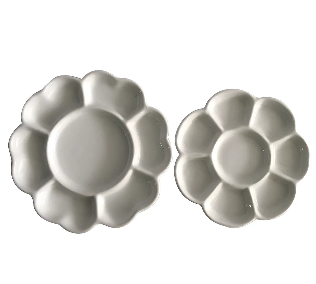 White ceramic painting palette in plum blossom shape for watercolour acrylic oil painting