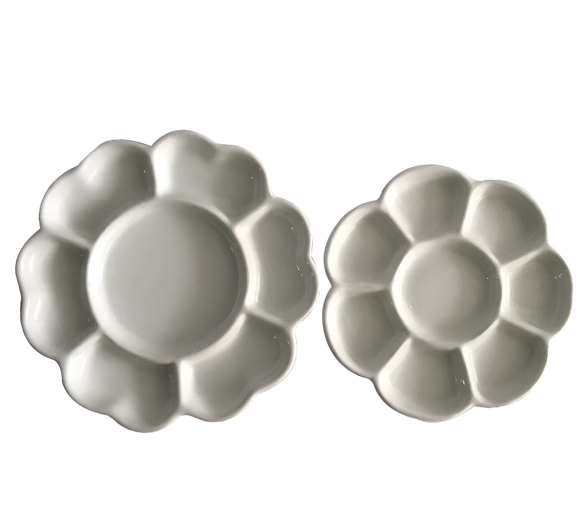 White ceramic painting palette in plum blossom shape for watercolour acrylic oil painting