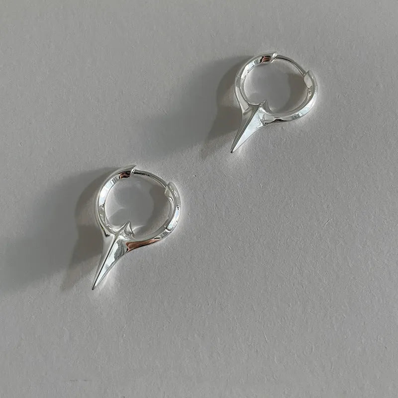 Geometric star-shaped ear clip for women with electroplated copper construction and platinum colour option