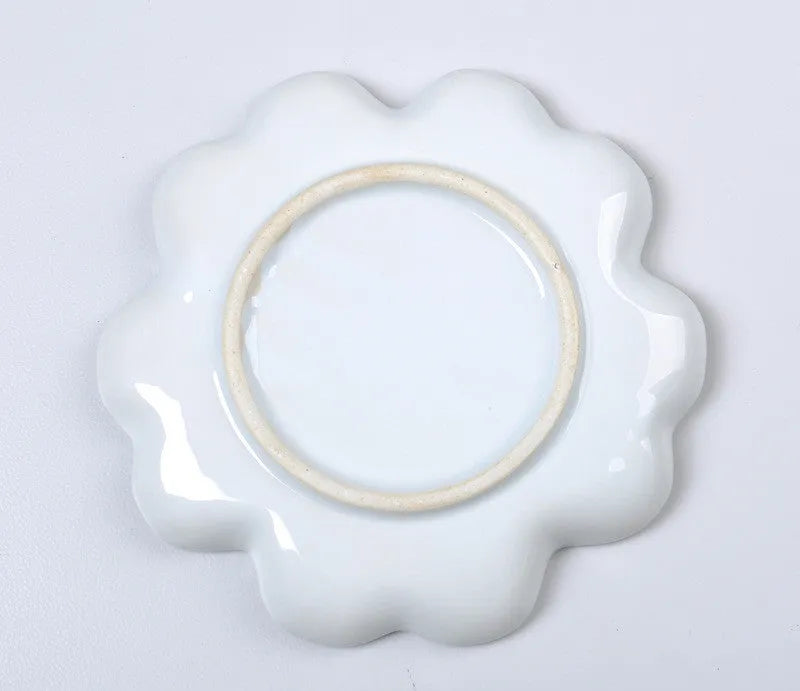 White ceramic painting palette in plum blossom shape for watercolour acrylic oil painting