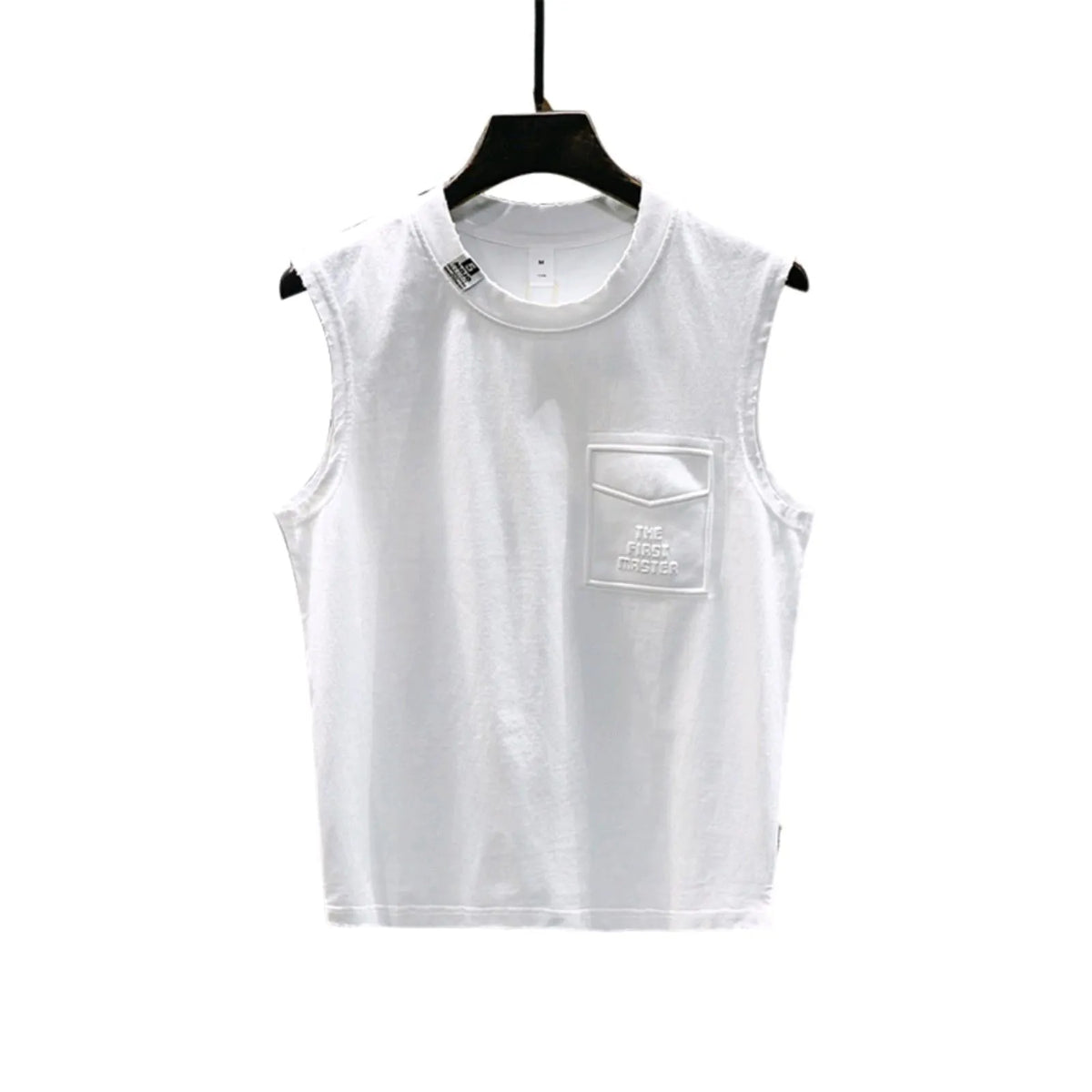 Men's solid colour cotton sleeveless fitness t-shirt in loose-fit version with straight hem design.