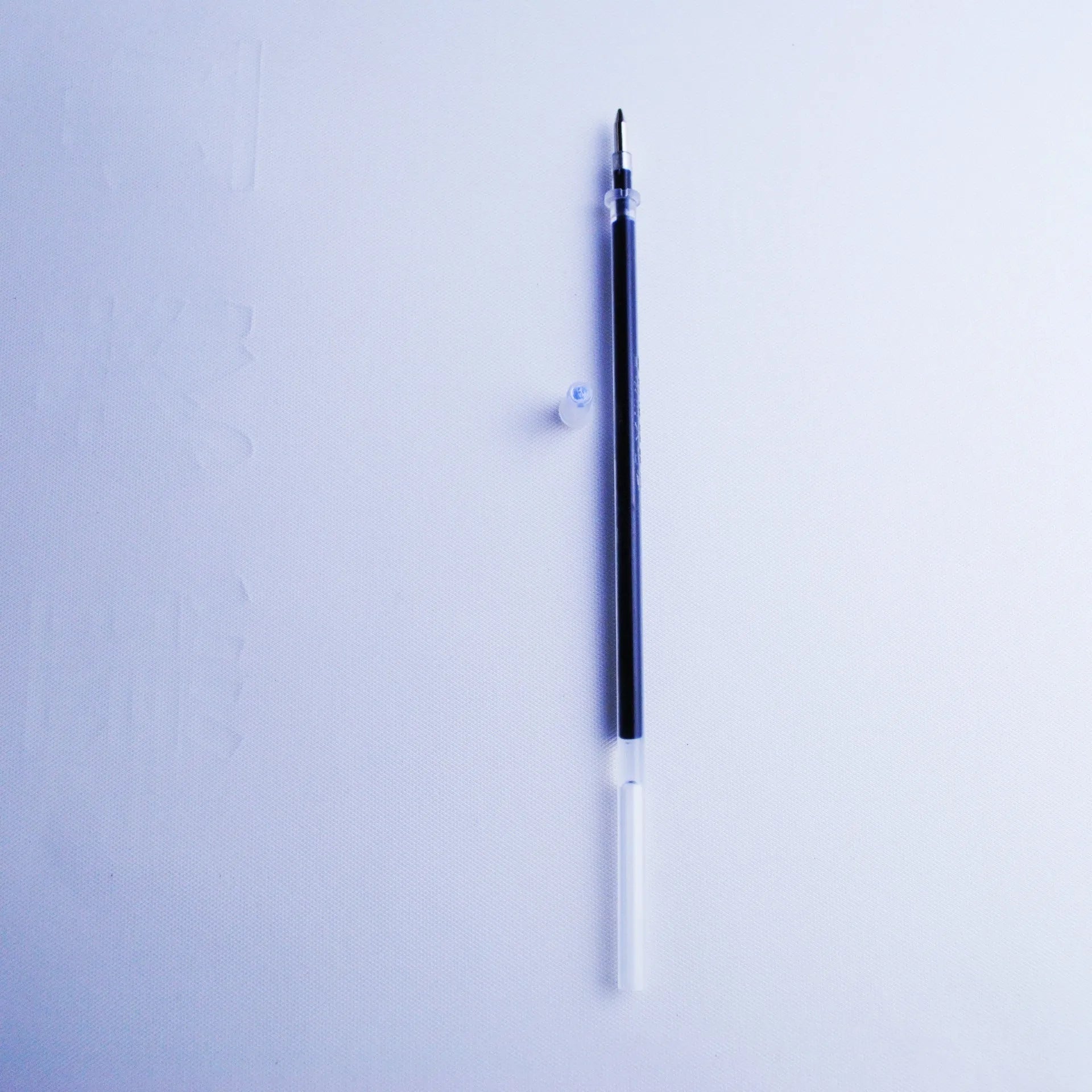 Automatic fading ink pen set with 0.5mm tip and eight blue refill cores