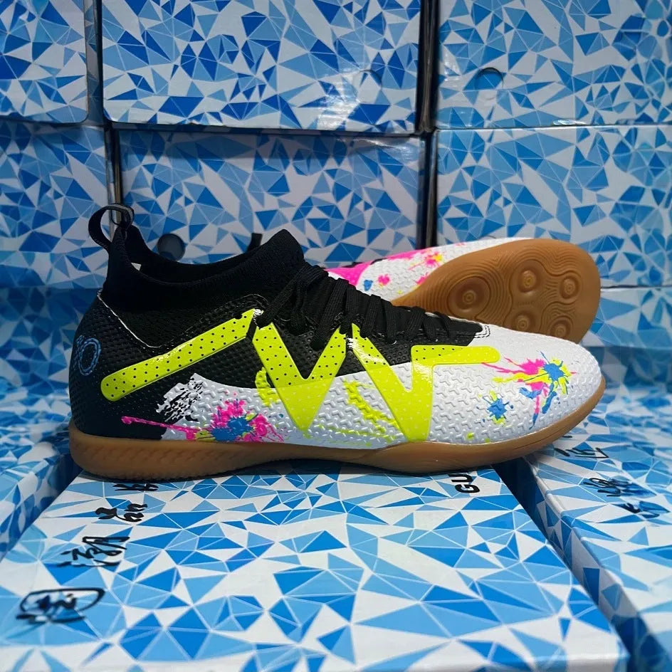 Low-top football boots with replaceable spikes in Black & Yellow colourway.