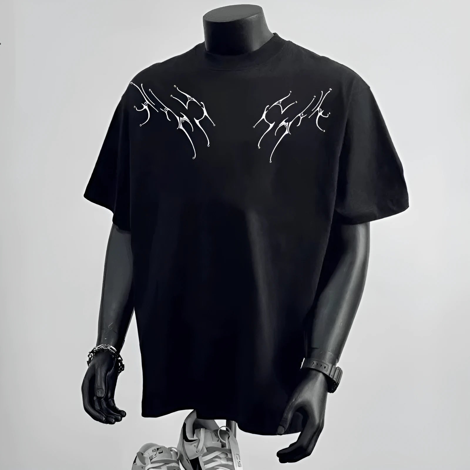Men's loose-fitting pure cotton short sleeve T-shirt in white or black.